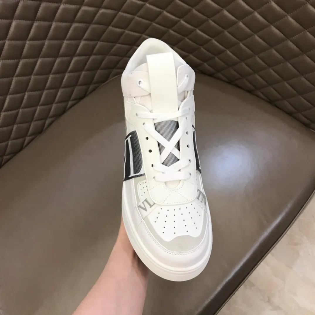 p480 "VALETINO**" new high-top 🆕 calfskin lace-up sneakers. No man should be able to refuse these shoes. The classic color scheme is so handsome! Purchase a high-precision replica of the original version to instantly sell off the market currency! 6 VLTN logo rubber effect straps - Valentino Garavani Logo printed on the back and tongue, all materials are customized to ensure quality! Size: 38-44